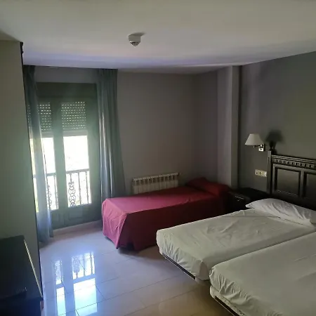 Hotel Restaurante Ribera Del Chicu